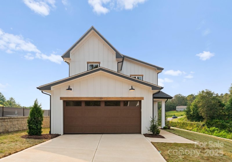 Property image 2 of 115 Chapel Crossing Lane in Chapel Crossing, Weaverville, NC 28787