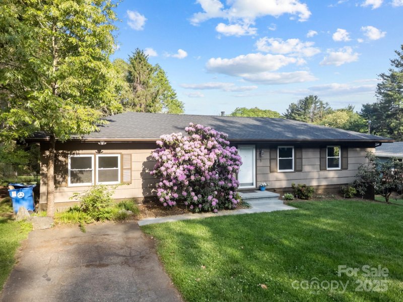 Property image 2 of 5 Hillview Road in Rolling Green, Asheville, NC 28805