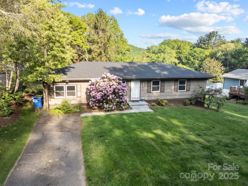 Property image 3 of 5 Hillview Road in Rolling Green, Asheville, NC 28805