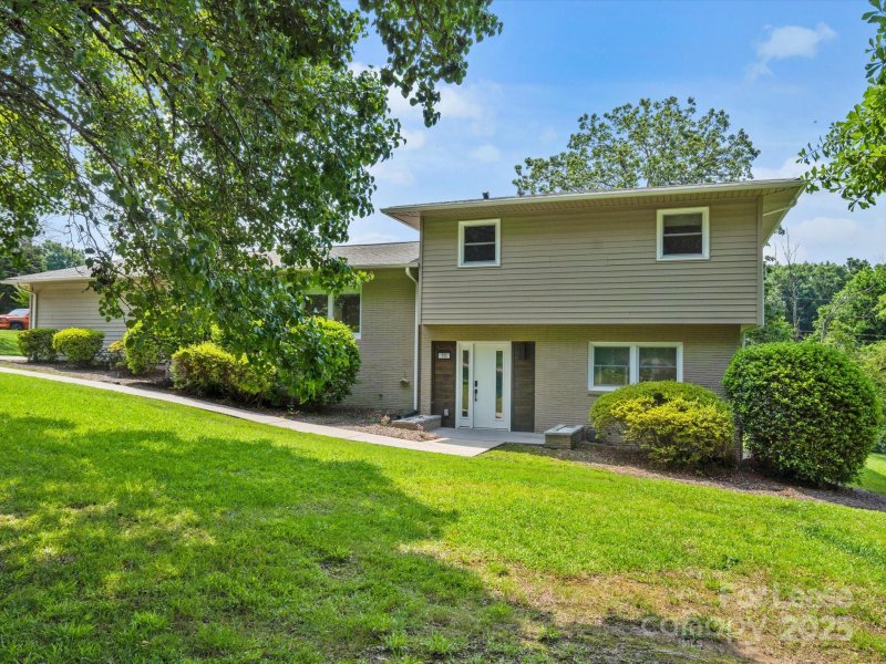 Property image 2 at 245 Enwood Drive, Charlotte, NC 28214