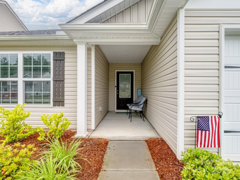 Property image 2 of 584 Lamorak Place in Knights Bridge, Richburg, SC 29729