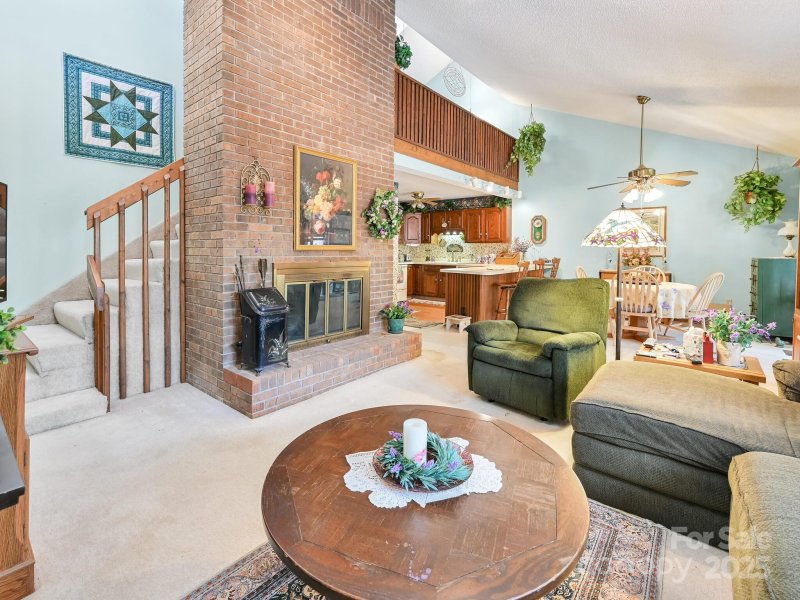 Property image 5 of 306 Woodfield Drive in Woodfield Condos, Asheville, NC 28803