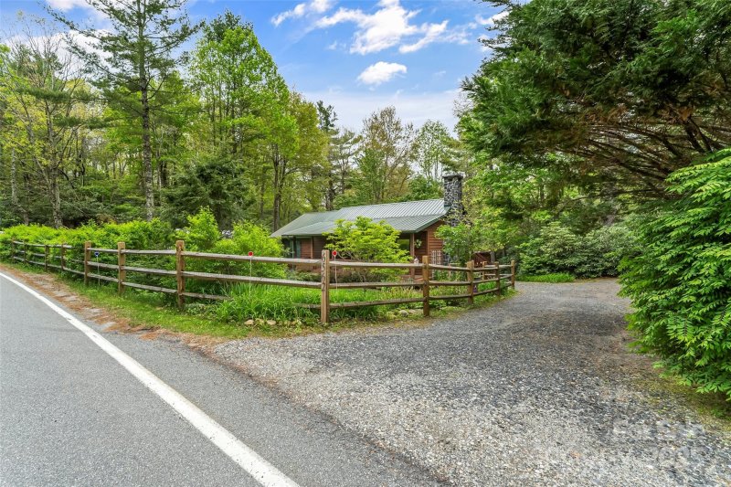 Property image 2 at 6562 Gingercake Road, Newland, NC 28657