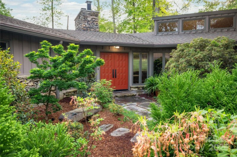 Property image 2 at 115 Stuyvesant Road, Asheville, NC 28803