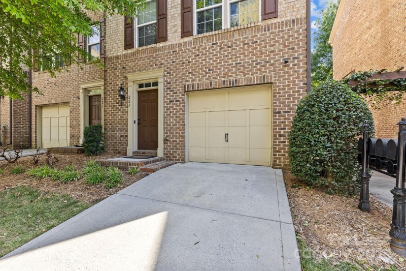 Property image 2 at 225 Lincoln Street, Charlotte, NC 28203