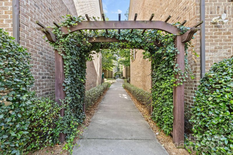 Property image 3 at 225 Lincoln Street, Charlotte, NC 28203