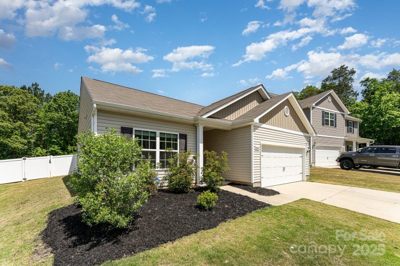 Property image 2 at 8316 Highgate Drive, Charlotte, NC 28215