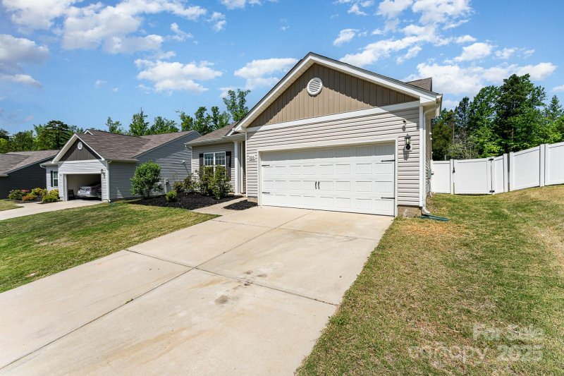 Property image 3 at 8316 Highgate Drive, Charlotte, NC 28215