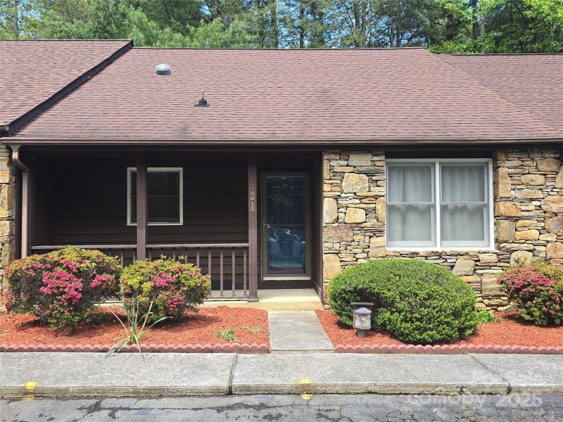 Property image 2 of 21 Loganwood Lane in Pencross Estates, Etowah, NC 28729