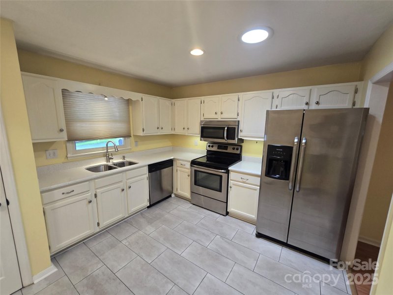 Property image 4 of 21 Loganwood Lane in Pencross Estates, Etowah, NC 28729