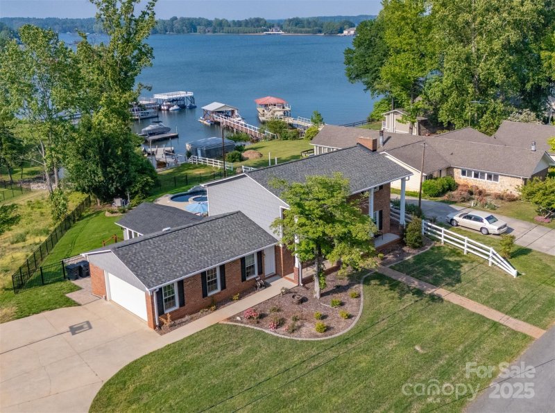 8005 Island View Court