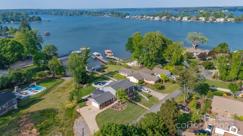 Property image 2 at 8005 Island View Court, Denver, NC 28037