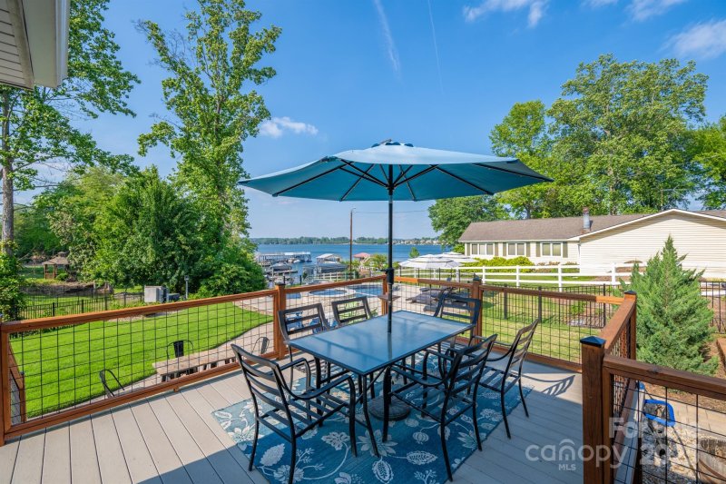 Property image 3 at 8005 Island View Court, Denver, NC 28037