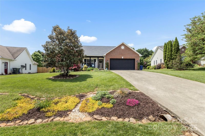 Property image 2 at 1759 Nw Pipers Ridge Circle, Conover, NC 28613