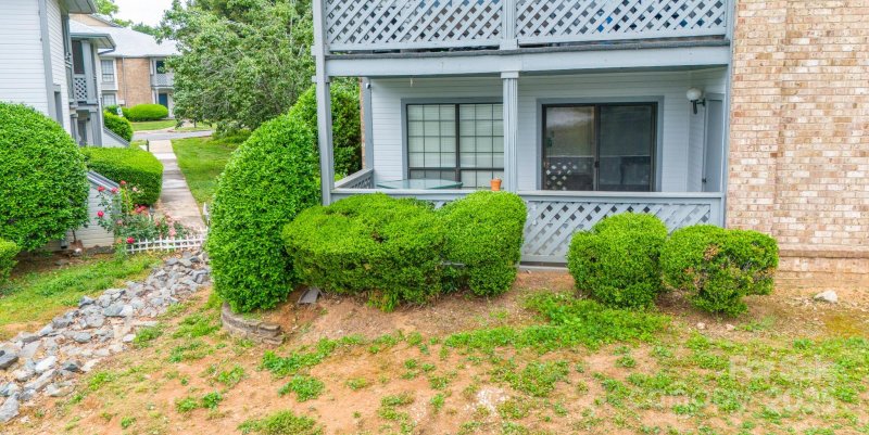 Property image 3 at 5833 Harris Grove Lane, Charlotte, NC 28212