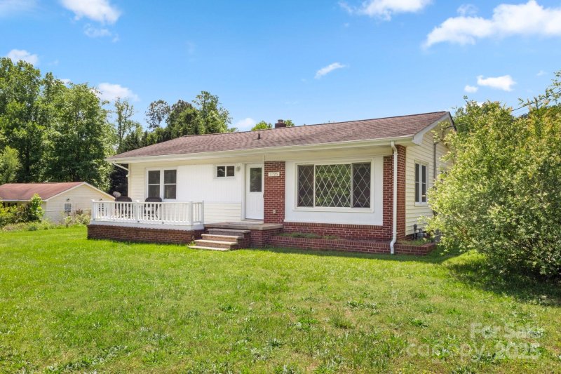 Property image 2 of 1725 Fallston Road in Crestland Heights, Shelby, NC 28150