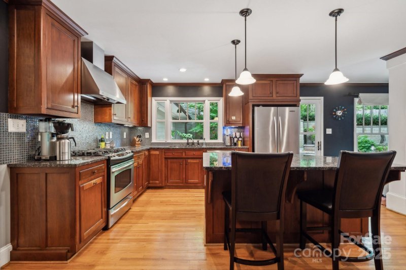 Property image 4 at 920 Habersham Drive, Charlotte, NC 28209