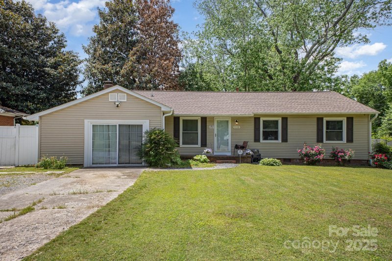 Property image 2 of 4100 Sudbury Road in Windsor Park, Charlotte, NC 28205