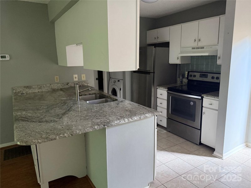 Property image 3 at 1420 11th Street Drive, Hickory, NC 28601