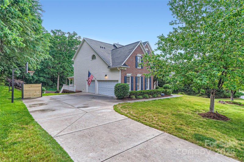 Property image 2 at 2215 Maycroft Drive, Charlotte, NC 28262