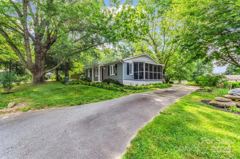 Property image 3 at 21 Stoney Nob Drive, Hendersonville, NC 28792