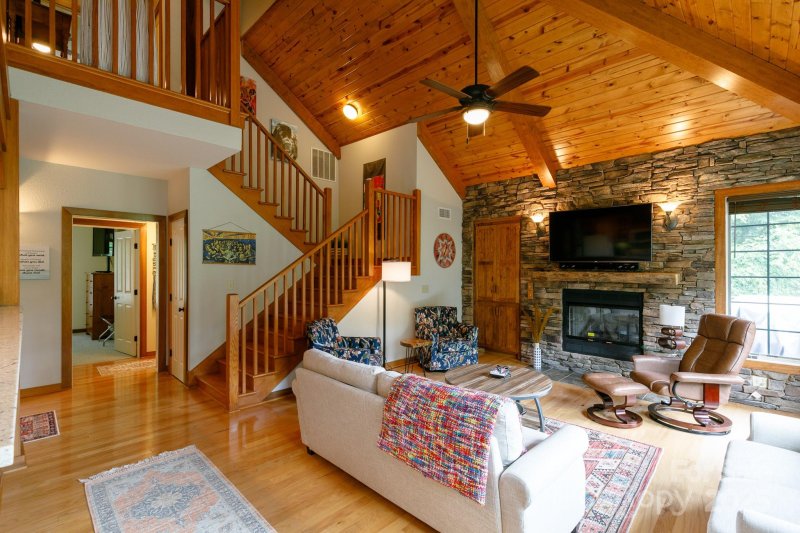 Property image 4 of 222 Creekside Way in Mountain Air, Burnsville, NC 28714