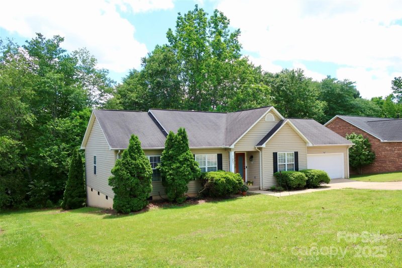 Property image 2 at 1657 6th Street, Hickory, NC 28602