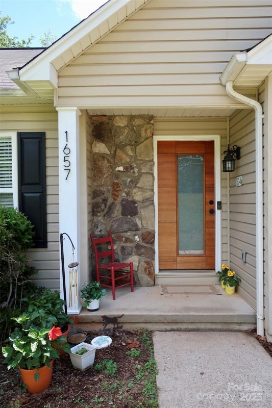 Property image 3 at 1657 6th Street, Hickory, NC 28602