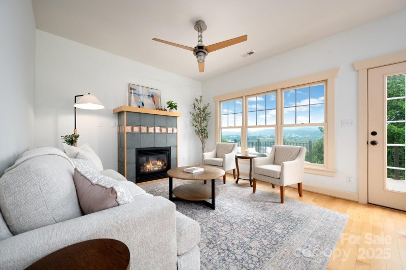 Property image 5 of 20 Grandview Drive in GRANDVIEW, Asheville, NC 28806