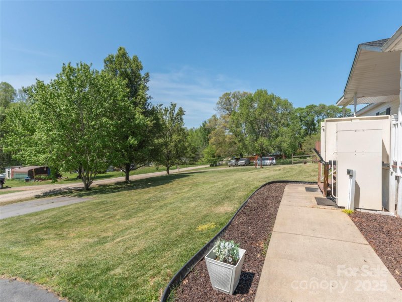 Property image 2 of 9 Redmond Drive in Hark Knoll, Alexander, NC 28701