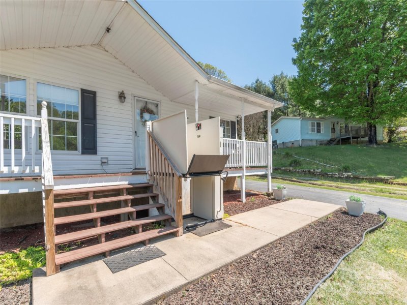 Property image 3 of 9 Redmond Drive in Hark Knoll, Alexander, NC 28701