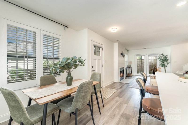 Property image 4 of 1533 Briar Creek Road in Midwood Place, Charlotte, NC 28205