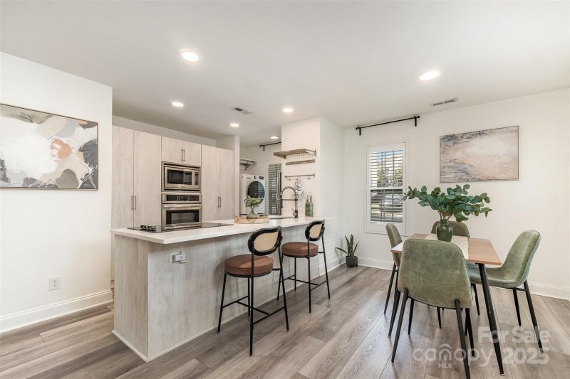 Property image 5 of 1533 Briar Creek Road in Midwood Place, Charlotte, NC 28205