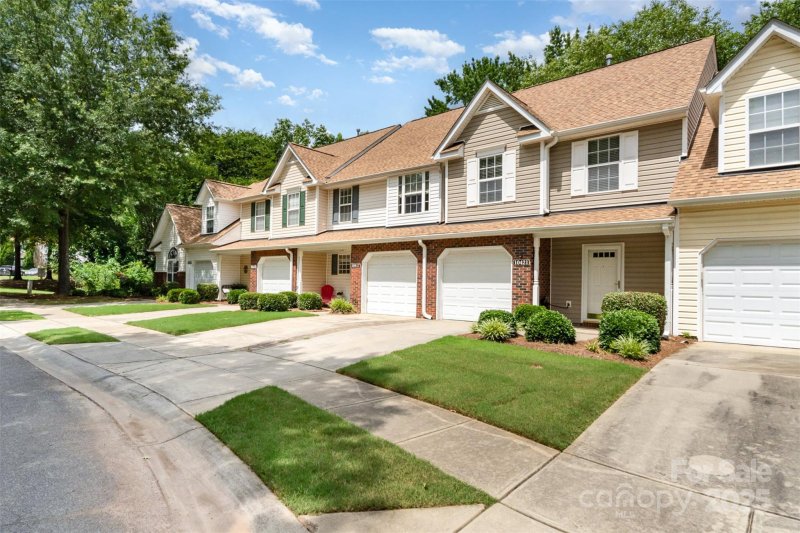 Property image 2 at 10421 Columbia Crest Court, Charlotte, NC 28270