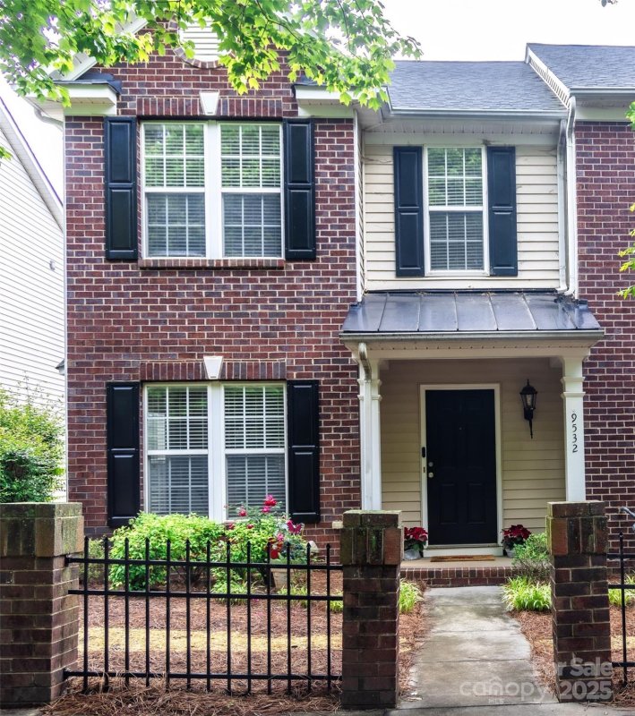 Property image 2 of 9532 Cadman Court in Oakhurst, Cornelius, NC 28031