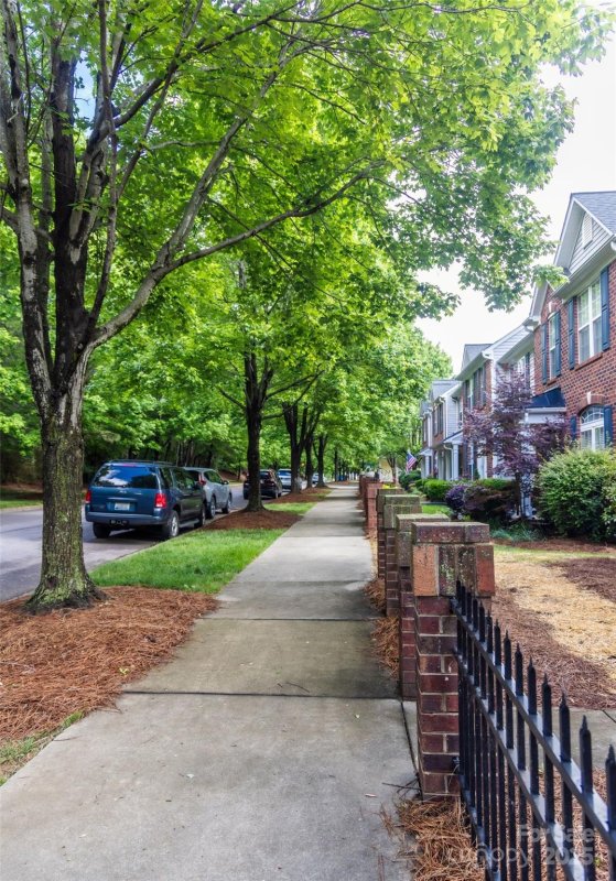 Property image 3 of 9532 Cadman Court in Oakhurst, Cornelius, NC 28031