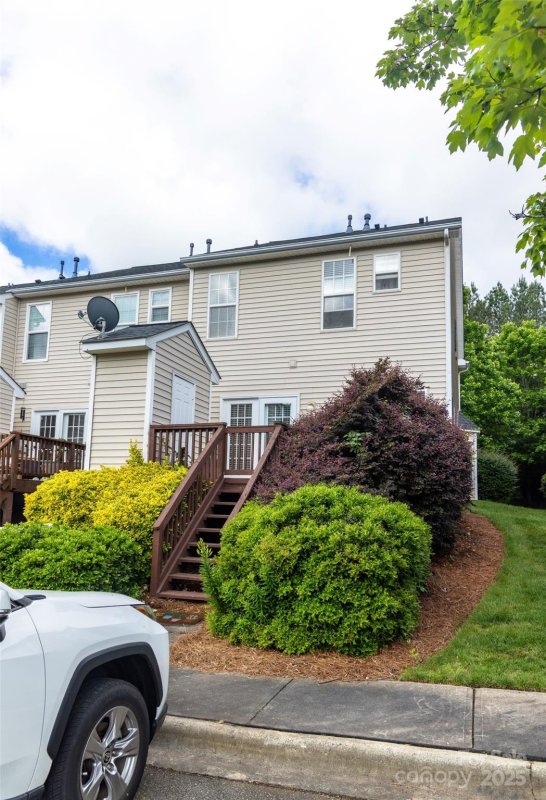 Property image 4 of 9532 Cadman Court in Oakhurst, Cornelius, NC 28031