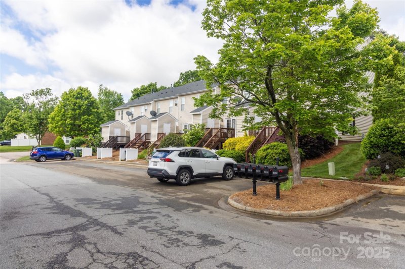 Property image 5 of 9532 Cadman Court in Oakhurst, Cornelius, NC 28031