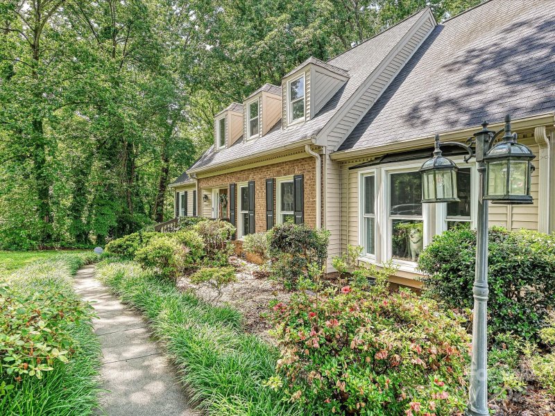 Property image 2 at 2437 Woodleigh Drive, Gastonia, NC 28056