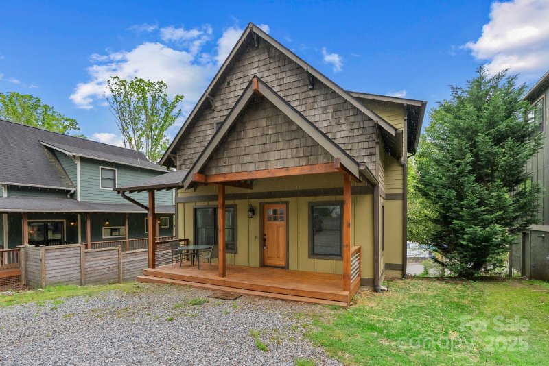 Property image 2 of 38 Unadilla Alley in Kenilworth, Asheville, NC 28803