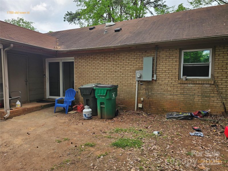 Property image 4 of 1700 Old Towne Court in Yorkwood, Charlotte, NC 28217