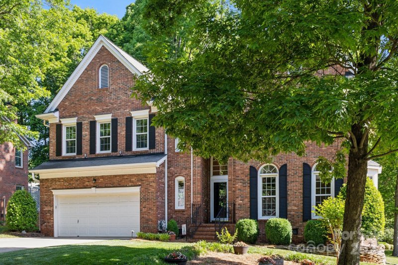 Property image 3 of 909 Staghorn Lane in Hunter Oaks, Waxhaw, NC 28173