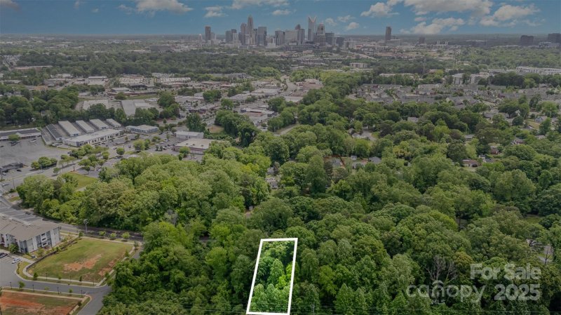 Property image 3 of 1808 Camp Greene Street in Marsh Estates, Charlotte, NC 28208