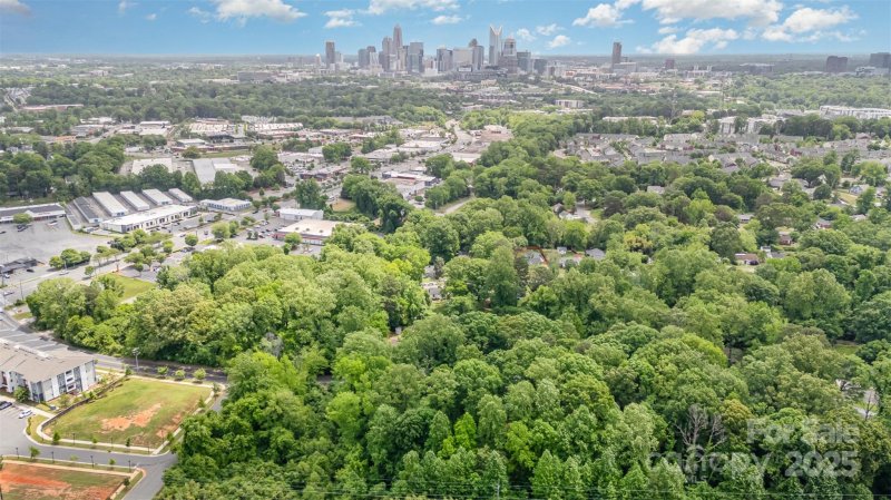 Property image 4 of 1808 Camp Greene Street in Marsh Estates, Charlotte, NC 28208