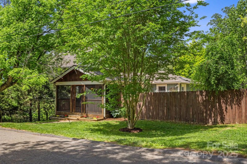 Property image 2 at 25 Winnfred Street, Asheville, NC 28806