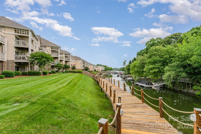 Property image 2 at 104 Pier 33 Drive, Mooresville, NC 28117