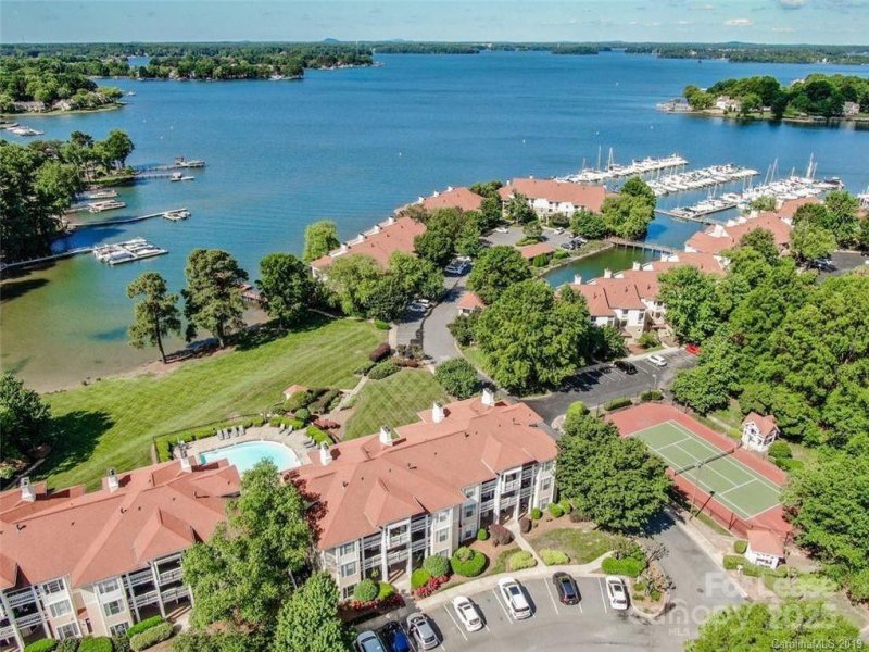 Property image 2 at 17919 Kings Point Drive, Cornelius, NC 28031