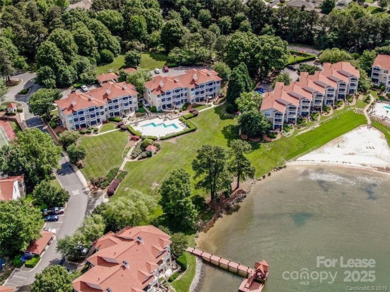 Property image 3 at 17919 Kings Point Drive, Cornelius, NC 28031