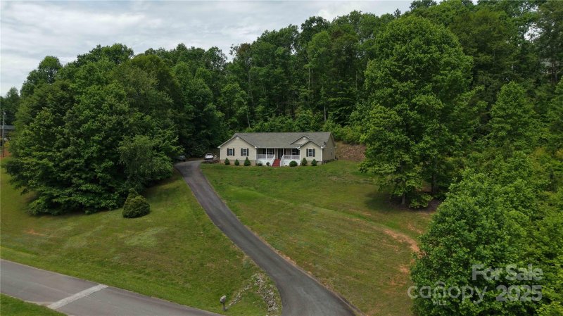 Property image 5 of 207 Lakeview Drive in Oakwood Forest, Marion, NC 28752