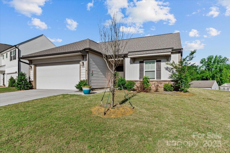 Property image 2 of 122 Dyssa Loop in Marthas Ridge, Statesville, NC 28625